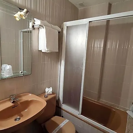 Puente Azud Gæstehus Avilés